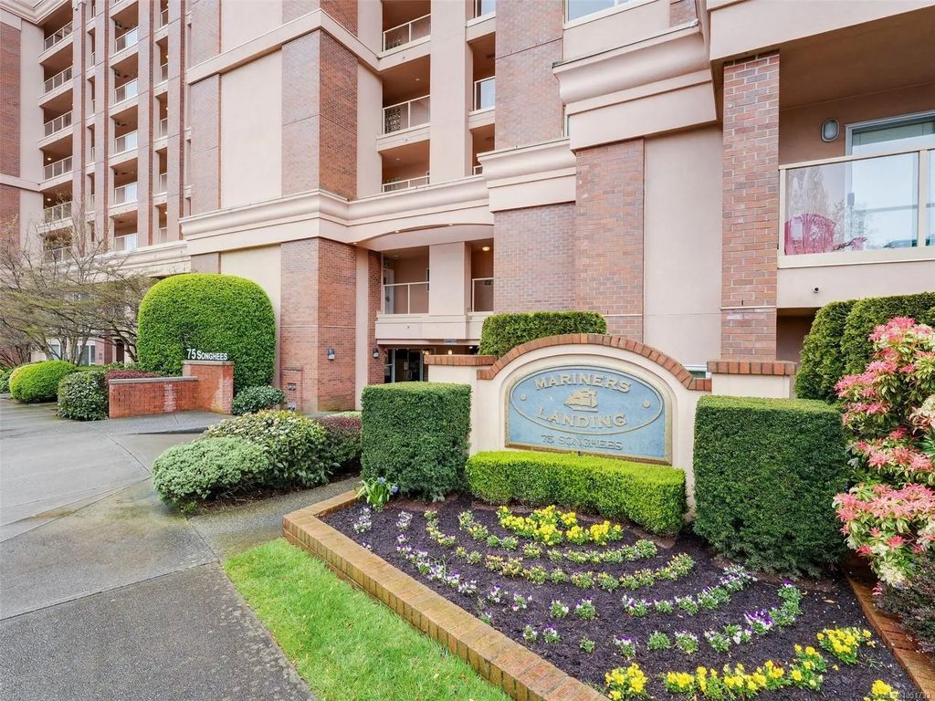 75 Songhees Rd 104, Victoria