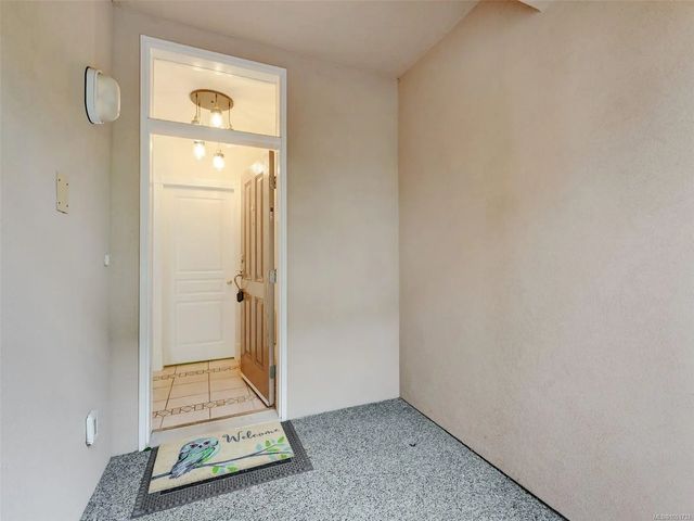 4 of 47 - 75 Songhees Rd 104, Victoria, BC