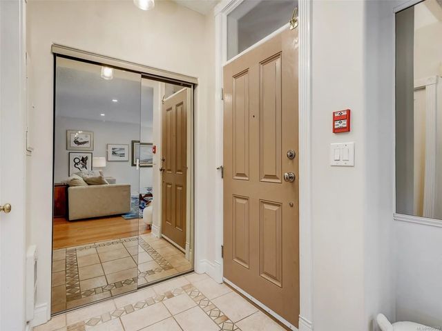 5 of 47 - 75 Songhees Rd 104, Victoria, BC