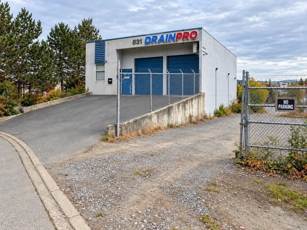 831 Shamrock St, Saanich