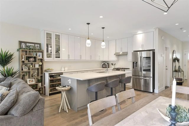 4 of 34 - 4487 Wilkinson Rd 2, Saanich, BC
