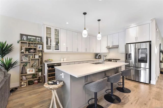 5 of 34 - 4487 Wilkinson Rd 2, Saanich, BC