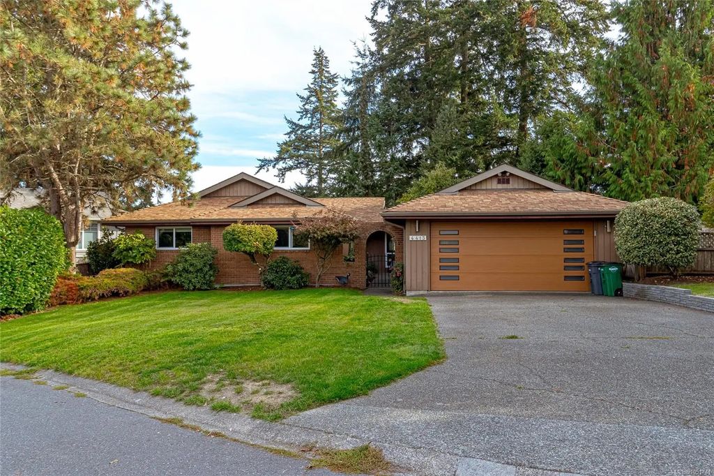 4413 Strom Ness Pl, Saanich