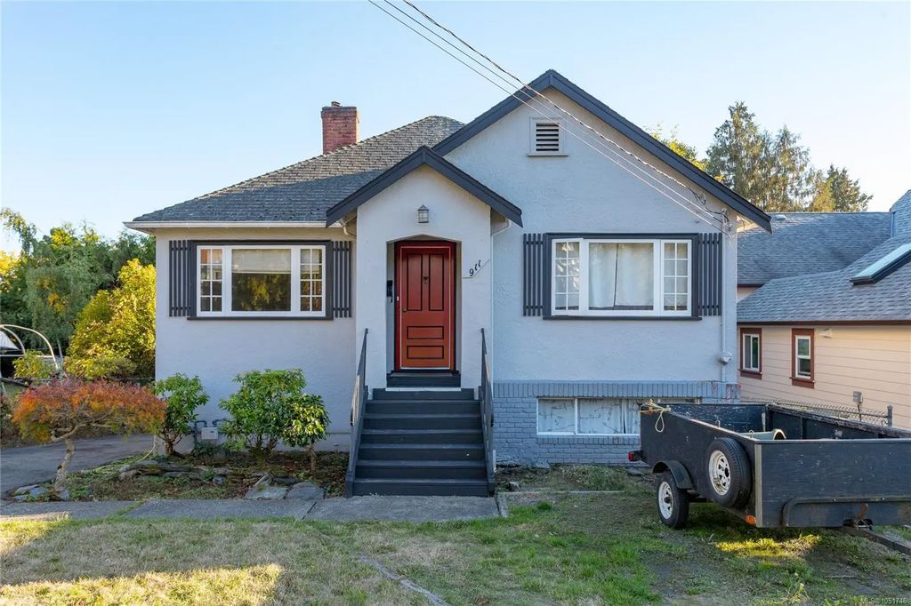 911 Darwin Ave, Saanich