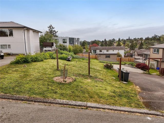 3 of 25 - 1079 Gosper Cres, Esquimalt, BC