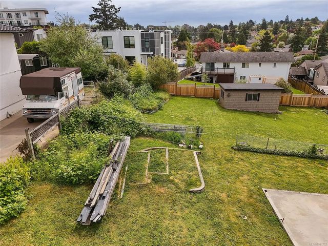 5 of 25 - 1079 Gosper Cres, Esquimalt, BC