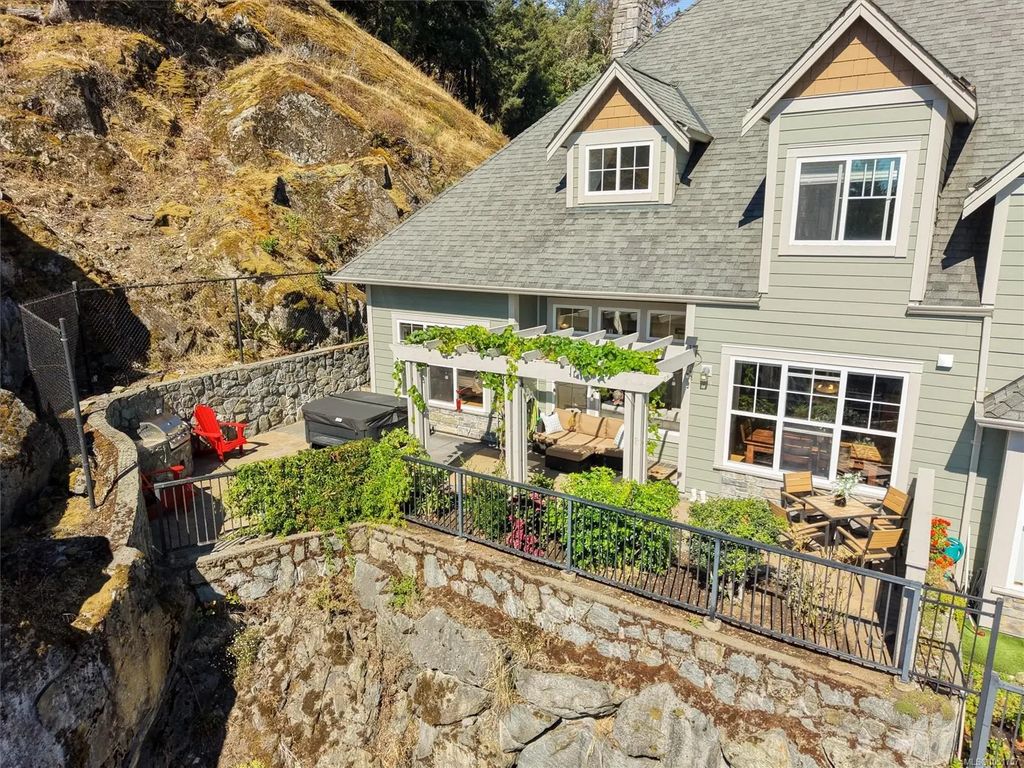 945 Bear Mountain Pkwy 102, Langford