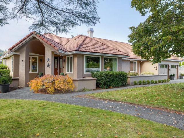 2 of 43 - 1198 Stonington Pl, Saanich, BC