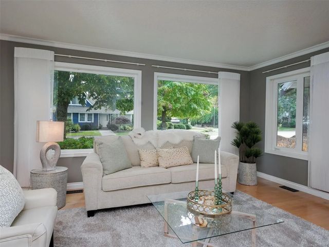 4 of 43 - 1198 Stonington Pl, Saanich, BC