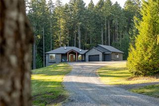 3349 Creekside Pl, Nanaimo