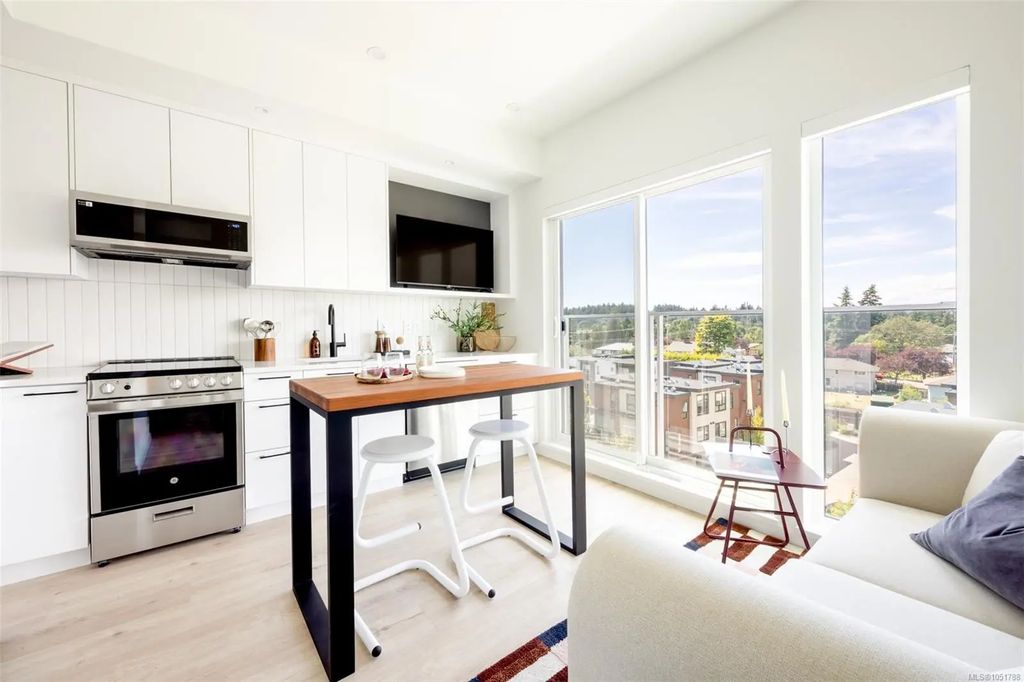 1075 Tillicum Rd 616, Esquimalt