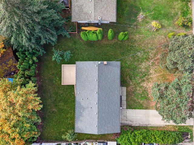 2 of 31 - 1665 Dingwall Rd, Courtenay, BC