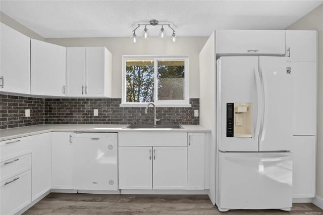 4 of 31 - 1665 Dingwall Rd, Courtenay, BC