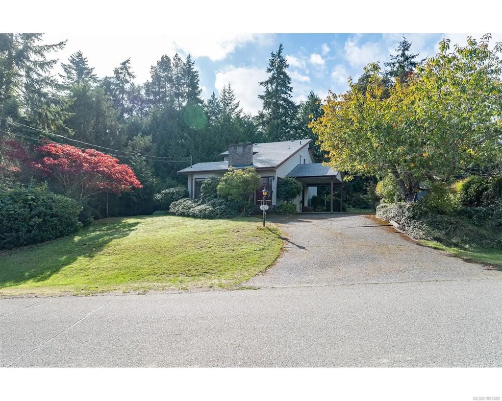 142 Sunningdale Rd W, Qualicum Beach