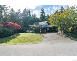 142 Sunningdale Rd W, Qualicum Beach