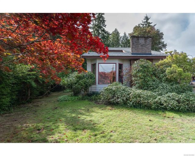 2 of 22 - 142 Sunningdale Rd W, Qualicum Beach, BC