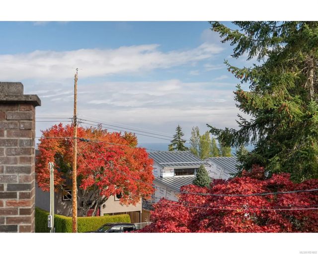 3 of 22 - 142 Sunningdale Rd W, Qualicum Beach, BC