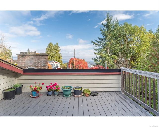 4 of 22 - 142 Sunningdale Rd W, Qualicum Beach, BC