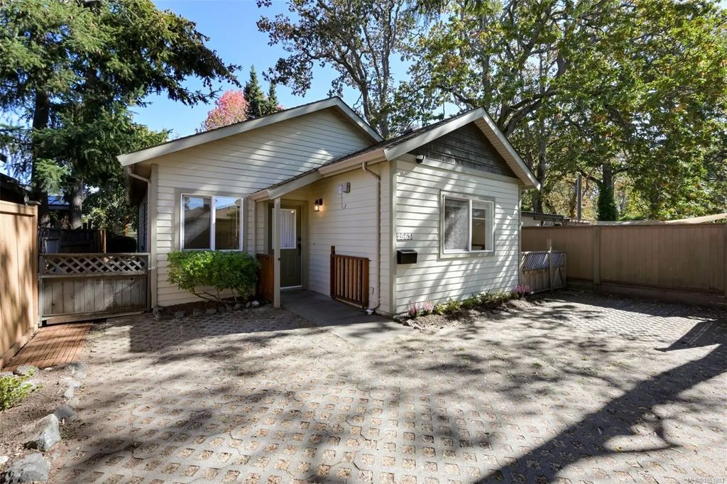 2563 Shelbourne St, Victoria