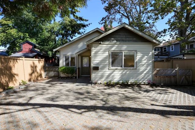 2 of 92 - 2563 Shelbourne St, Victoria, BC