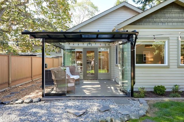 4 of 92 - 2563 Shelbourne St, Victoria, BC