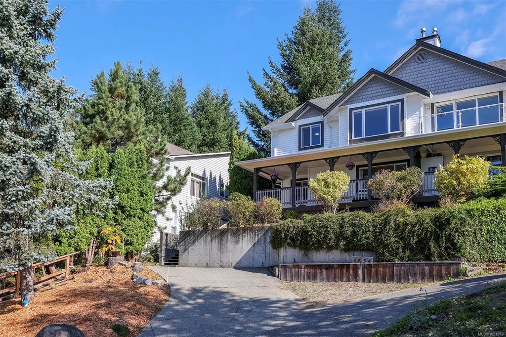 4654 Cruickshank Ave A, Courtenay