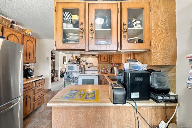 4 of 28 - 2344/2346 Rosstown Rd, Nanaimo, BC