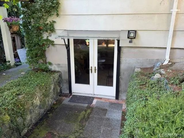 4 of 5 - 1217 Fairfield Rd, Victoria, BC