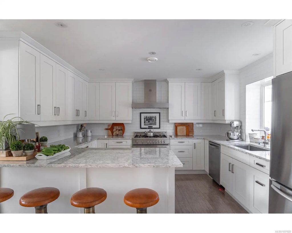 1045 Ravensbourne Lane, Qualicum Beach