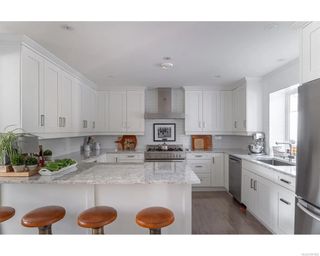 1045 Ravensbourne Lane, Qualicum Beach