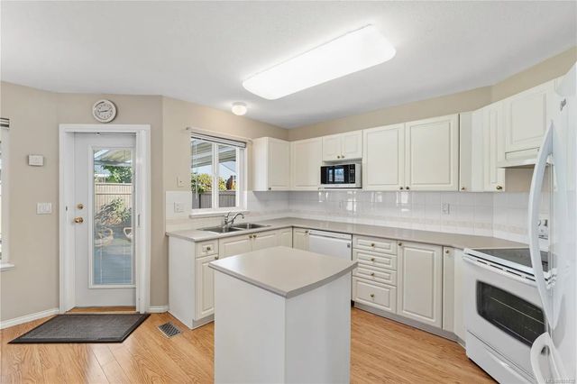 3 of 53 - 568 Hampstead St, Parksville, BC