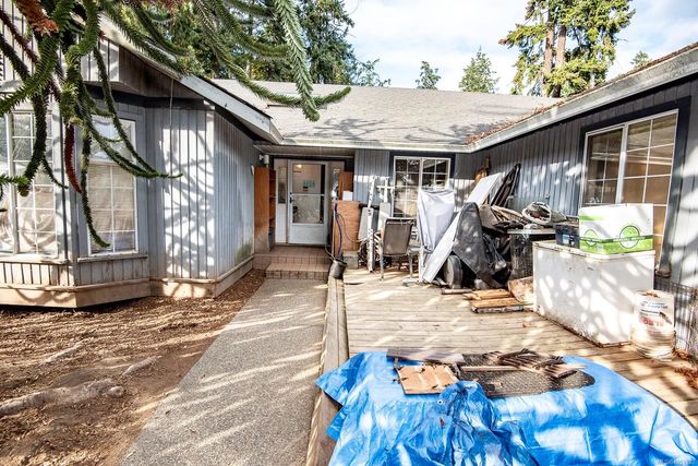 2 of 48 - 1706 Mills Rd, North Saanich, BC