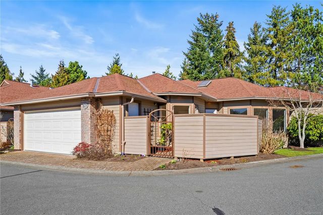 2 of 24 - 4515 Pipeline Rd 601, Saanich, BC
