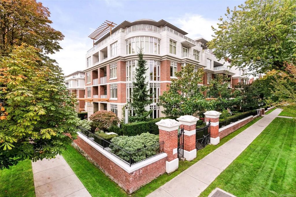999 Burdett Ave 402, Victoria