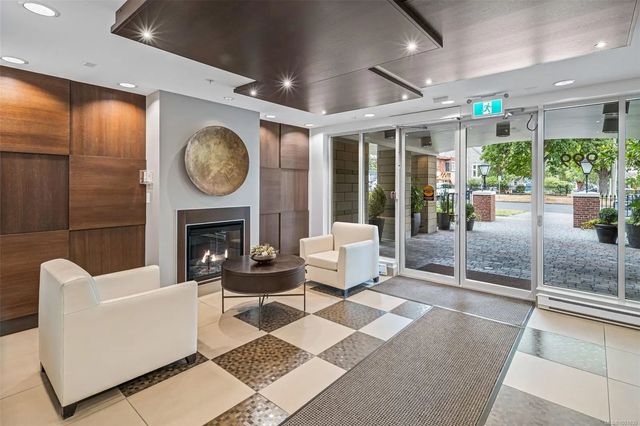 3 of 37 - 999 Burdett Ave 402, Victoria, BC