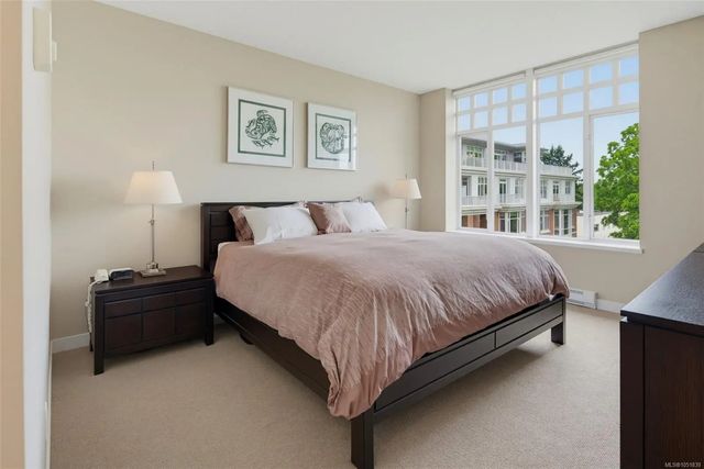 5 of 37 - 999 Burdett Ave 402, Victoria, BC