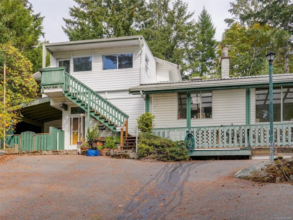 2511 Florence Lake Rd, Langford