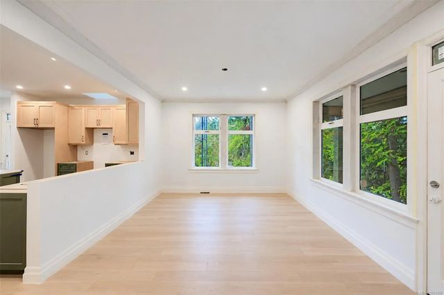 5 of 16 - 3136 Bowkett Pl, Saanich, BC