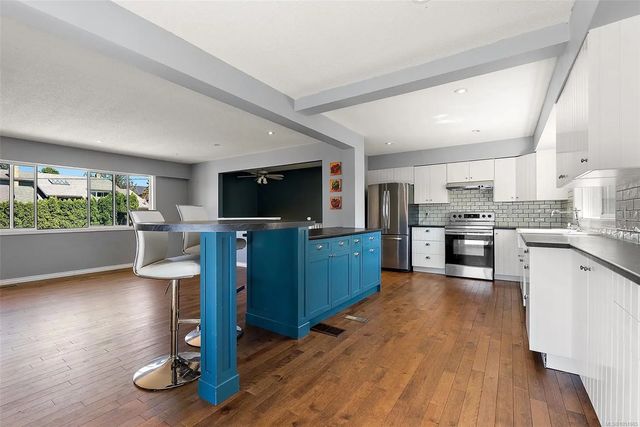 2 of 44 - 1839 San Pedro Ave, Saanich, BC