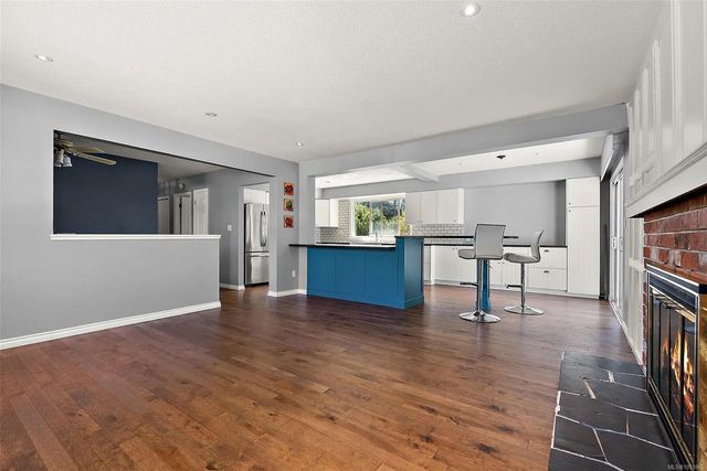 4 of 44 - 1839 San Pedro Ave, Saanich, BC