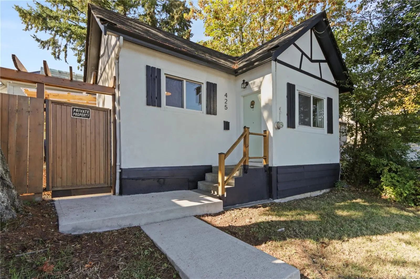 425 Stewart Ave, in the city of Nanaimo Real Estate in BC by ,