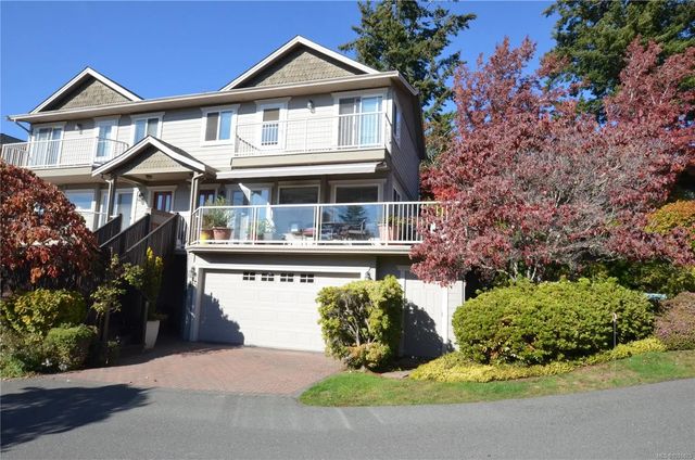 3 of 6 - 118 Aldersmith Pl 15, View Royal, BC
