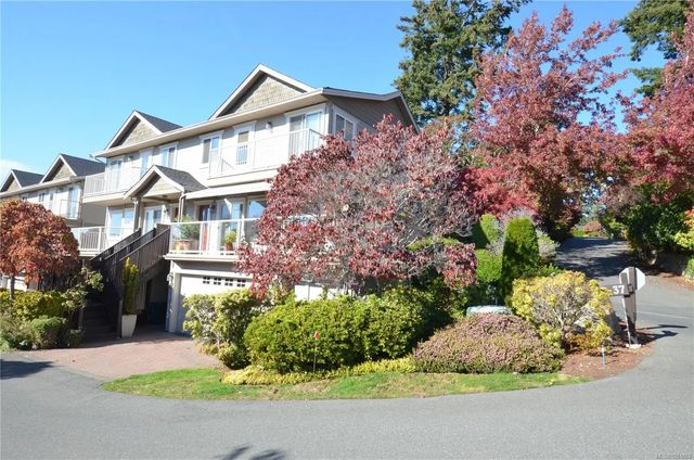 4 of 6 - 118 Aldersmith Pl 15, View Royal, BC