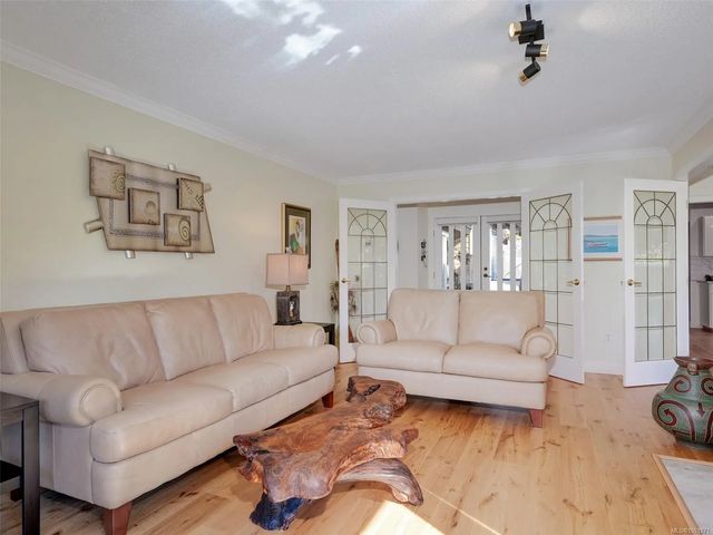 3 of 39 - 2829 Arbutus Rd 901, Saanich, BC