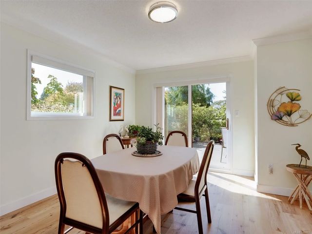 4 of 39 - 2829 Arbutus Rd 901, Saanich, BC