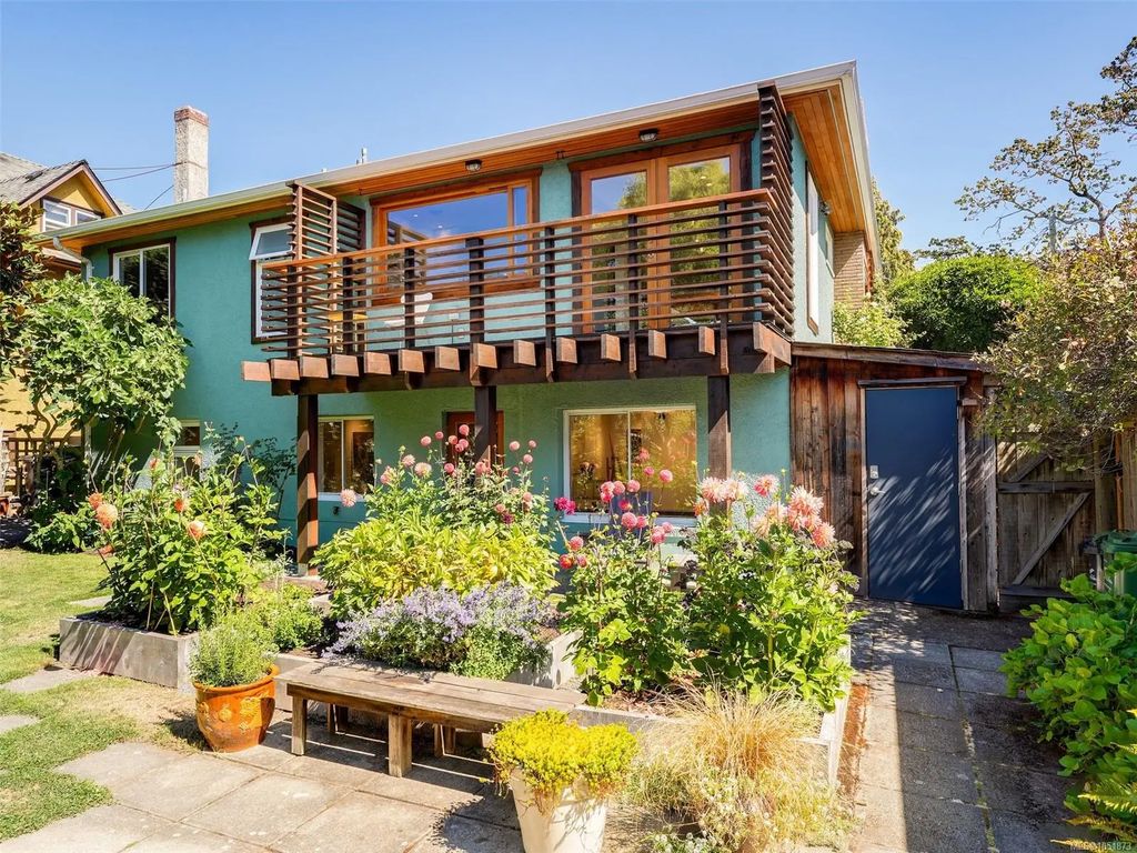 1814 Belmont Ave, Victoria
