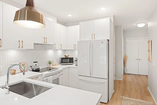 2 of 23 - 2348 Beacon Ave 303, Sidney, BC