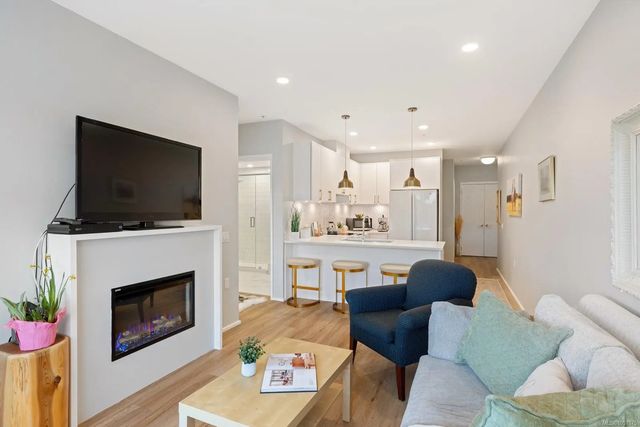 5 of 23 - 2348 Beacon Ave 303, Sidney, BC