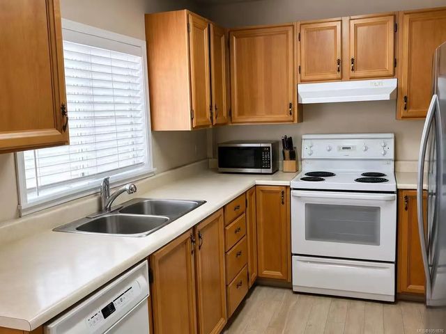 4 of 20 - 6063 Waldbank Rd, Nanaimo, BC