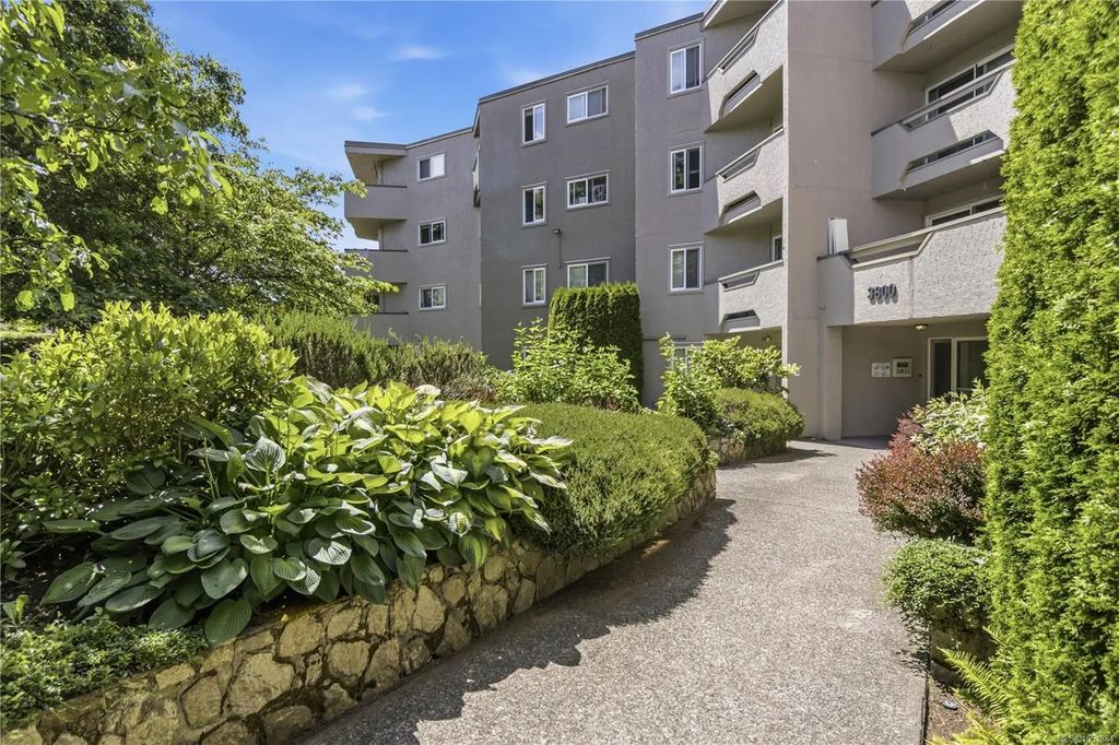 3800 Quadra St 206, Saanich